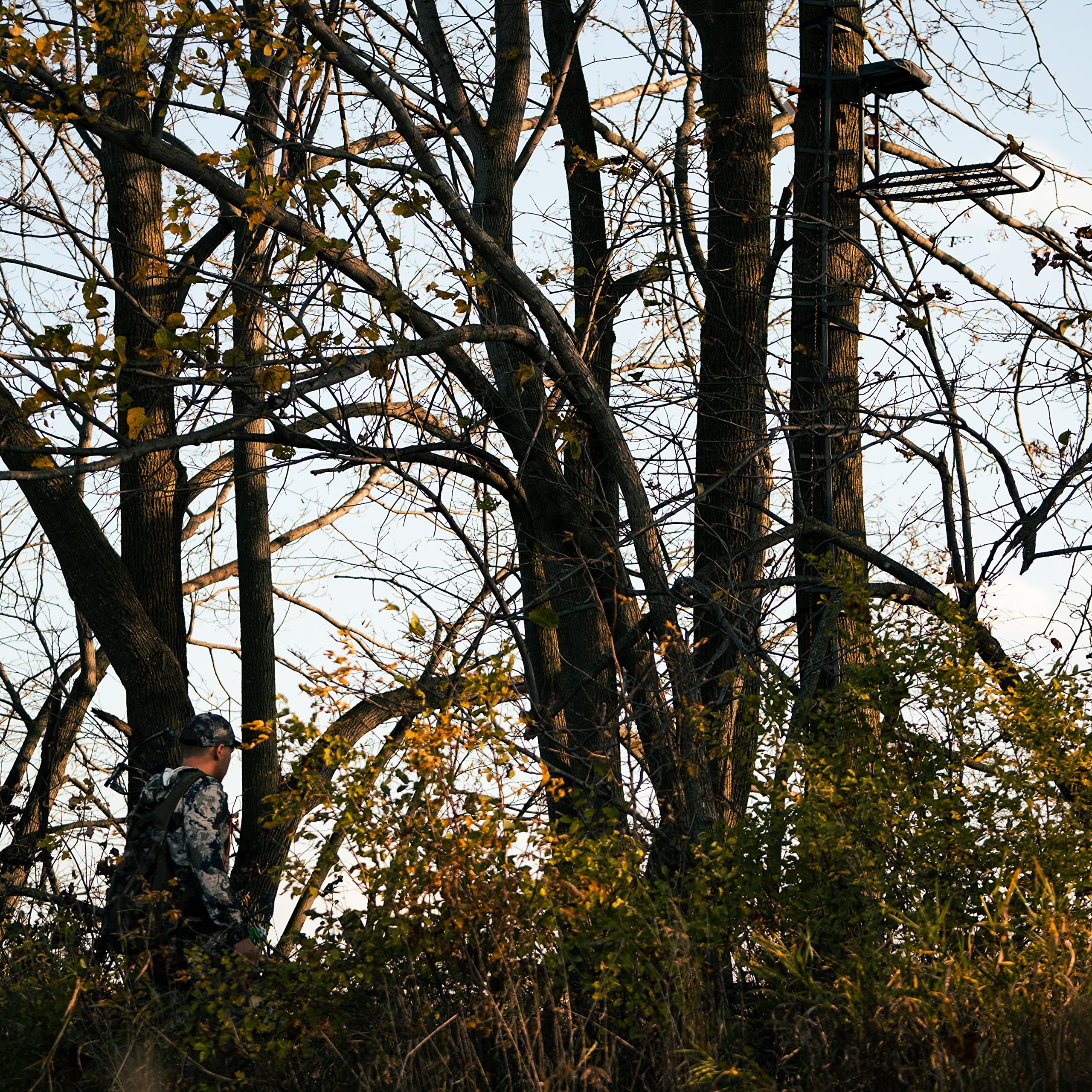 Big Foot™ XL Classic Lever-Action Hang-On Treestand, Rivers Edge® Flip-Up Padded Seat, 24” x 37” Large Platform, Footrest, RE554
