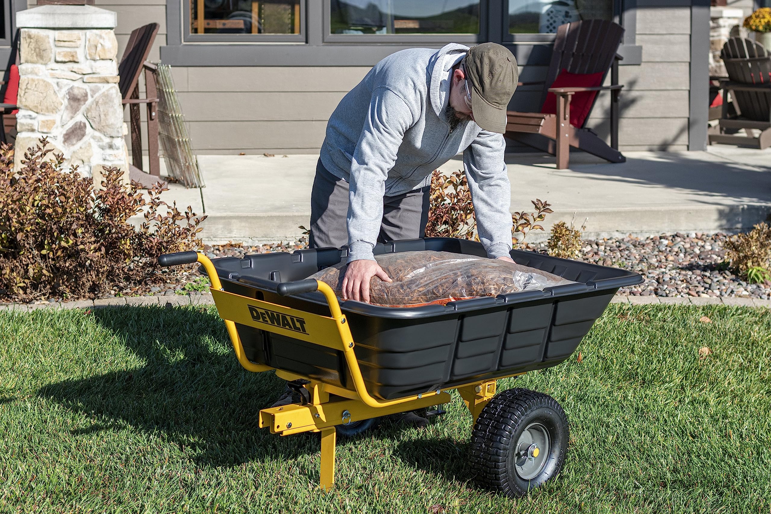 Swivel/Dump Cart DEWALT - Convertible to Tow/Wheelbarrow