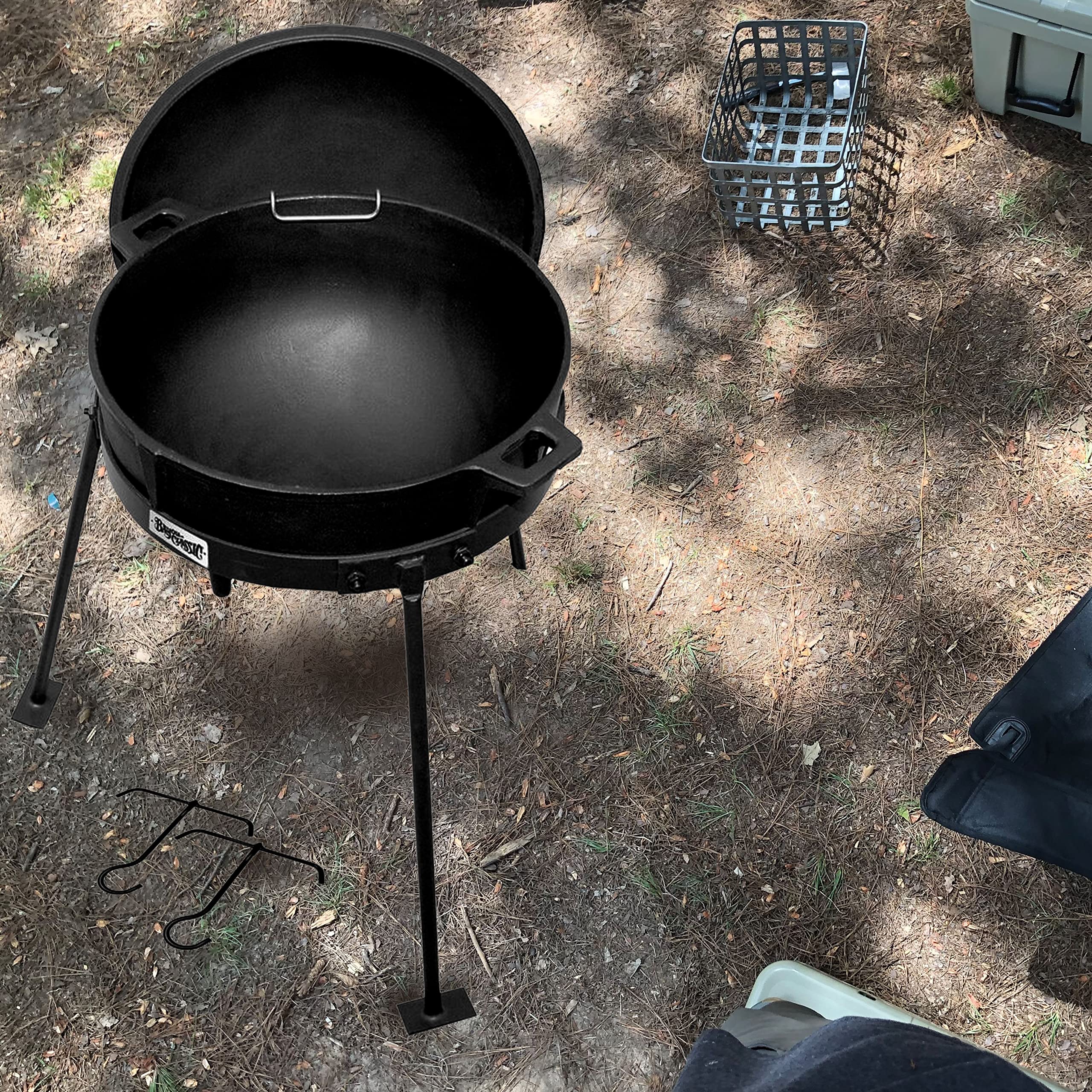 7-gallon Bayou Classic Cast Iron Jambalaya Pot