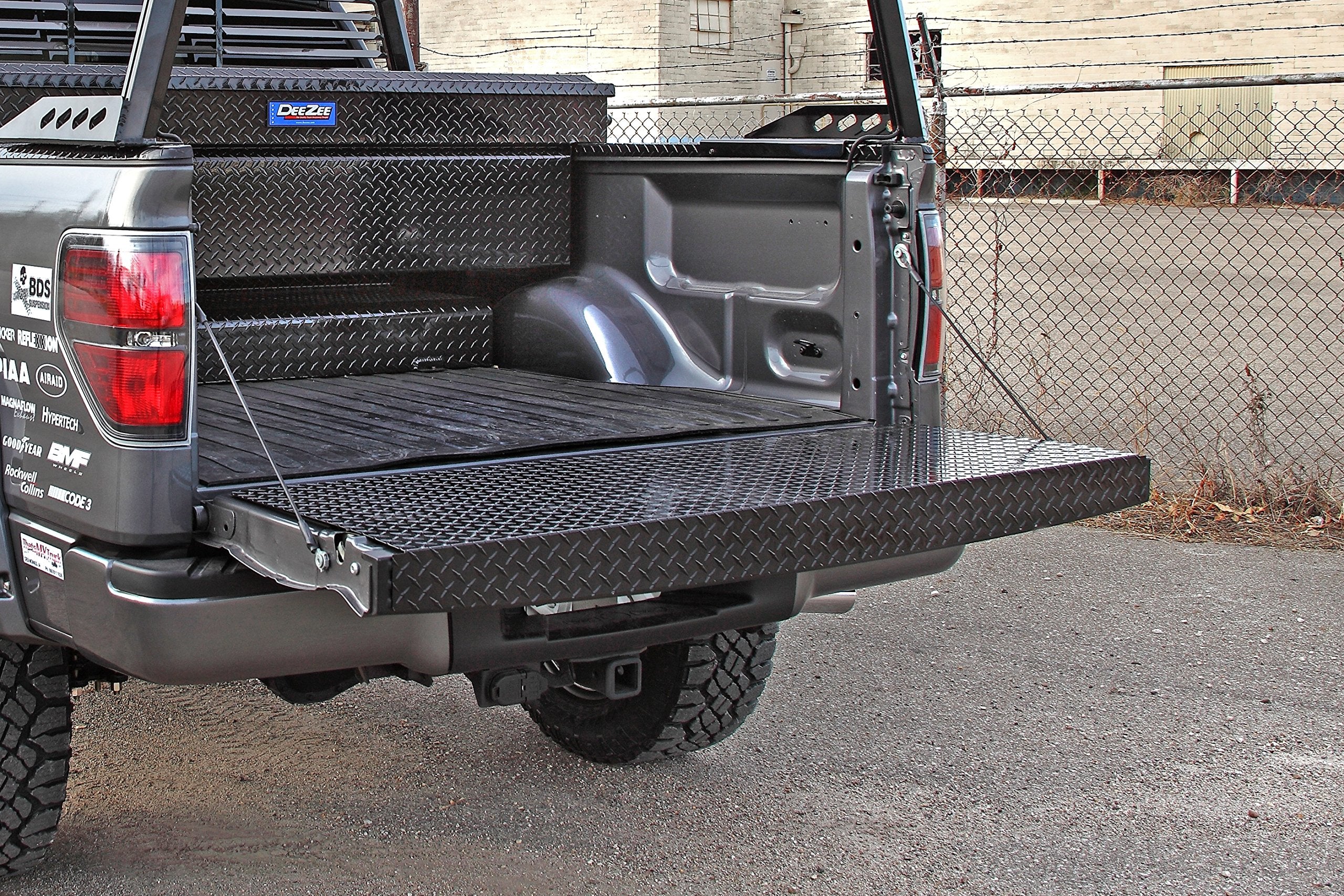 Black-Tread Dee Zee DZ4137B Full Tailgate Protector